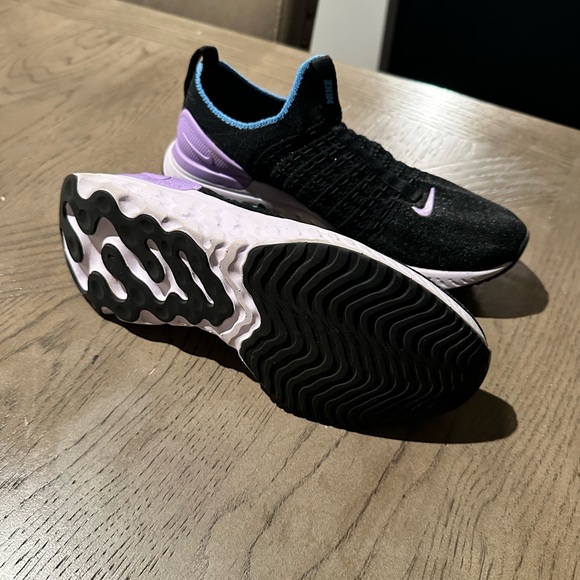 Nike - Picture 3 of 5